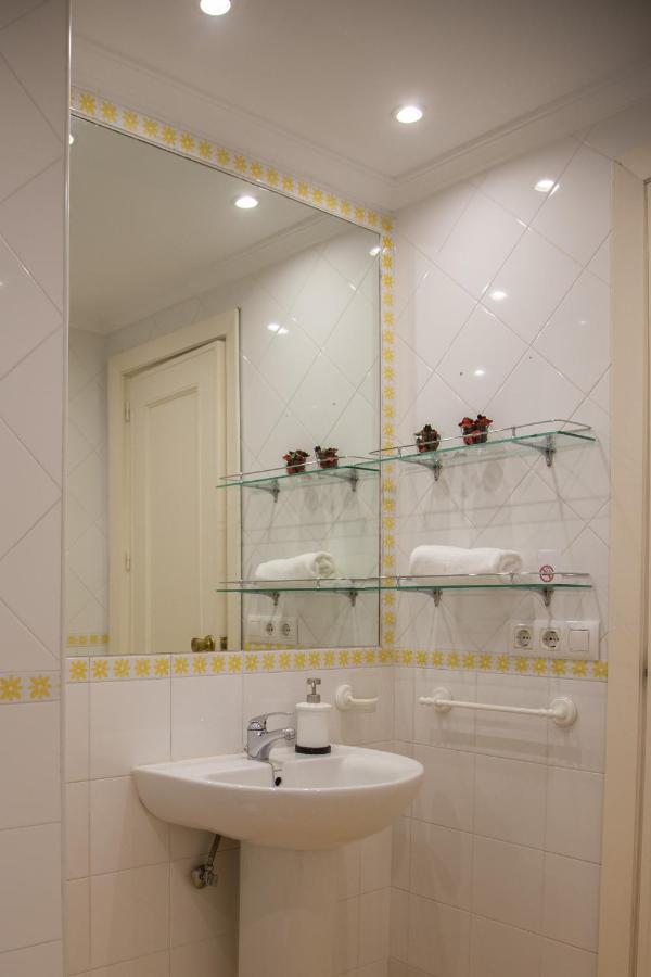 Ispal Apartment & Parking Seville Historic Center Vutse06601 Dış mekan fotoğraf